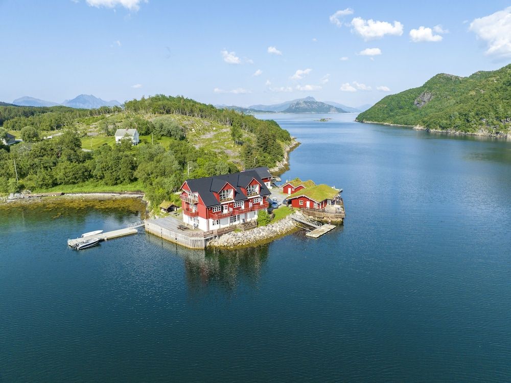 Brygga på Dønna -1 estrellas en Berfjorden