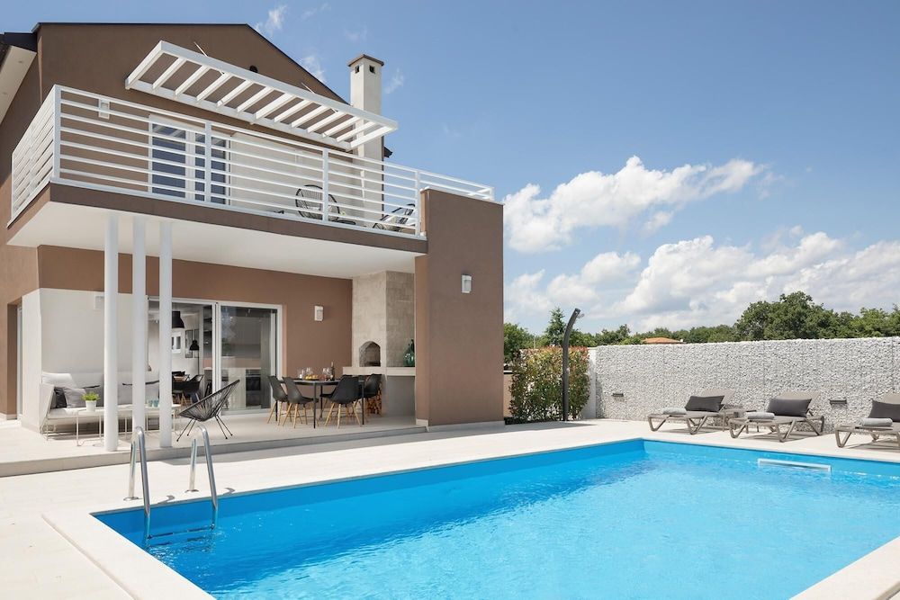Villa Ovis in Peresiji -1 estrelas em Peresiji