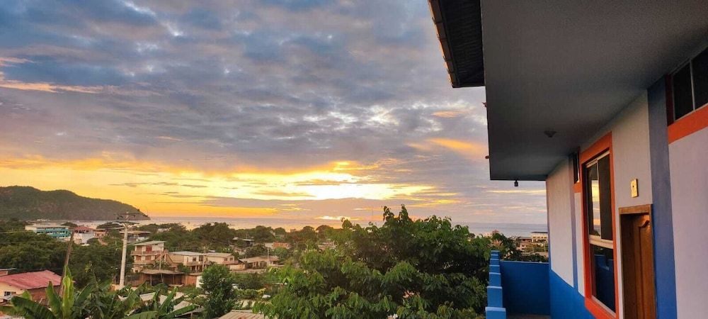Hostal Alcazaba -1 estrellas en Puerto López