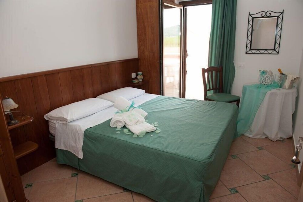 L'Oasi del Fauno Country House 3