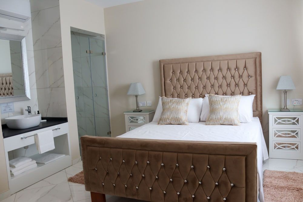 100 Boutique Living 3