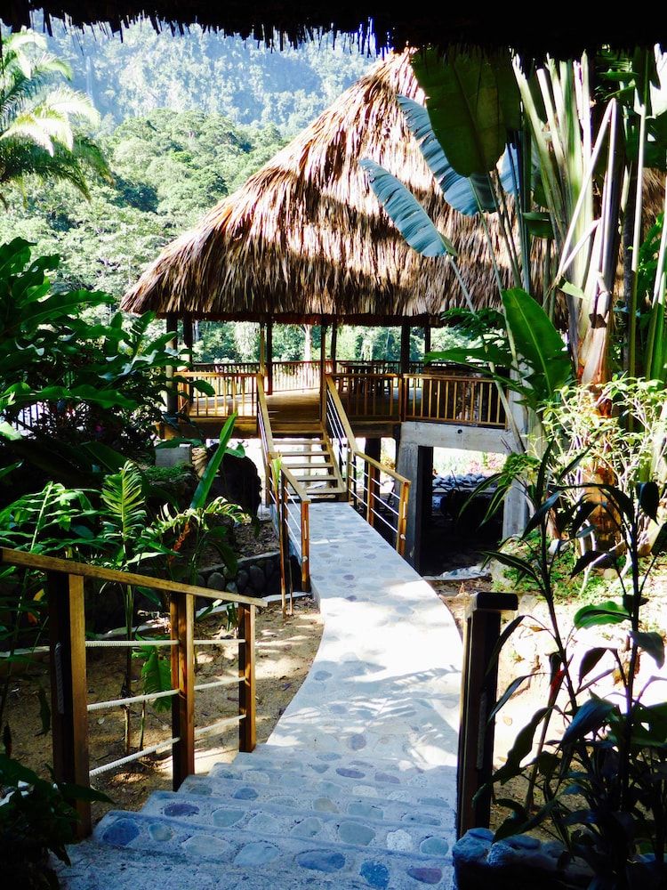 Villas Pico Bonito 3