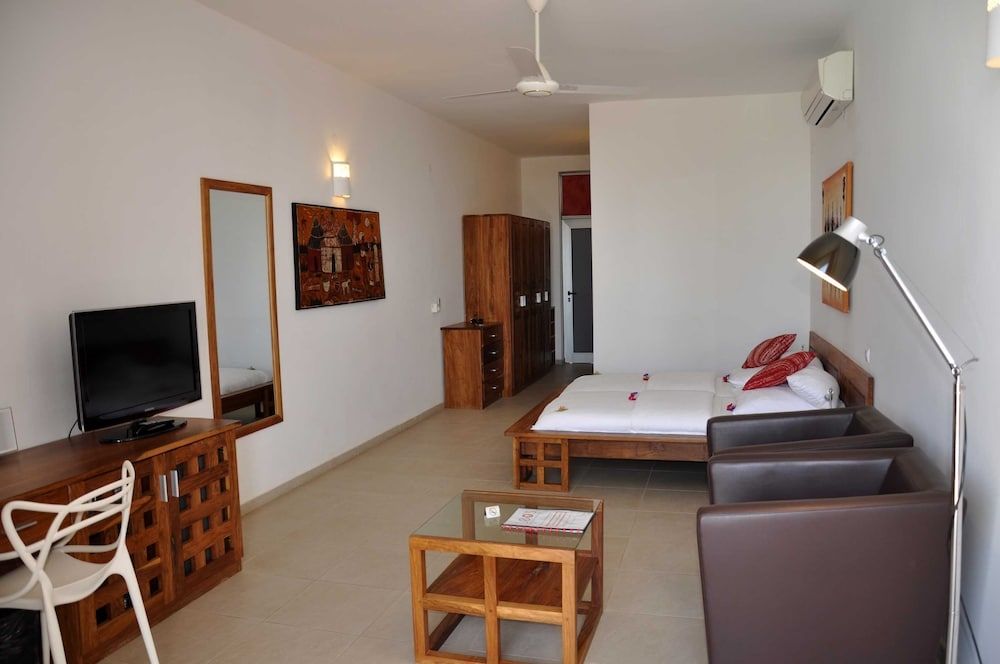 Leo's Beach Hotel & Restaurant - Adults Only 3