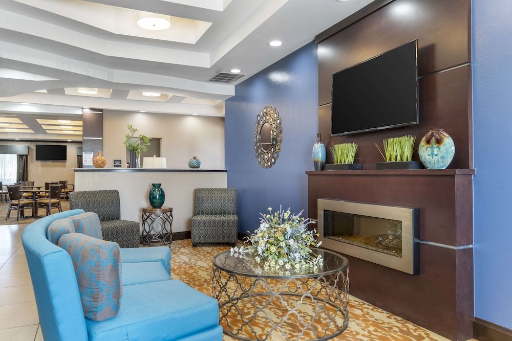 Best Western Plus Longhorn Inn & Suites 2