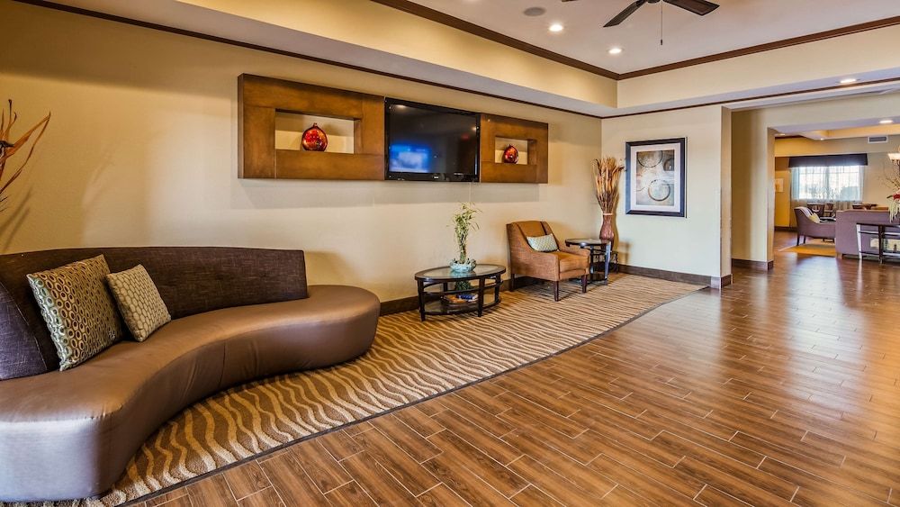 Best Western Plus Seminole Hotel & Suites 3