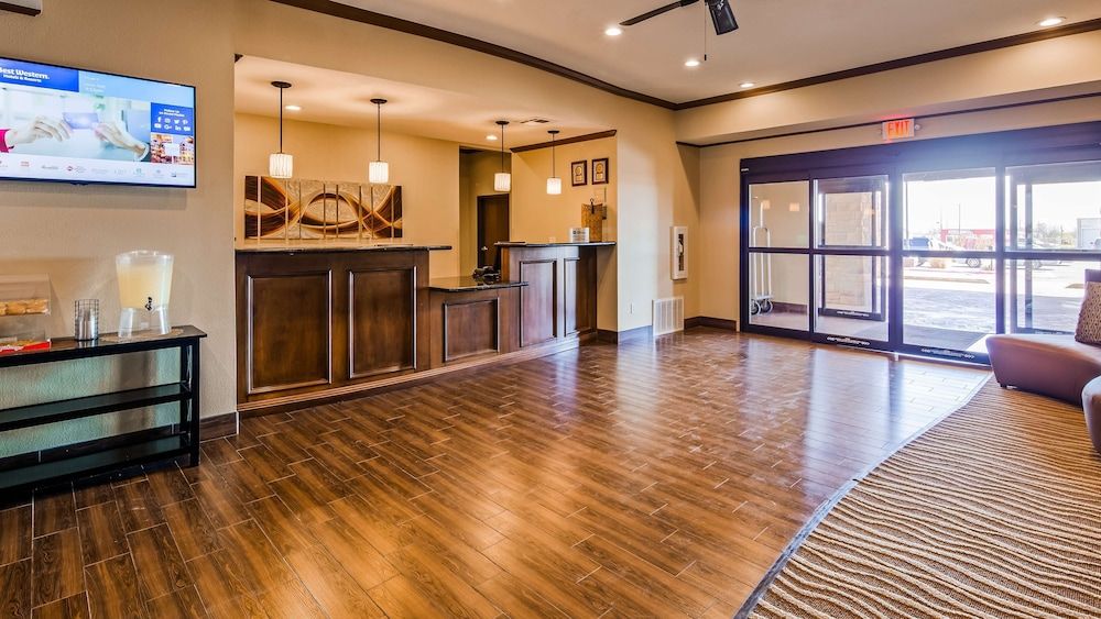 Best Western Plus Seminole Hotel & Suites 2
