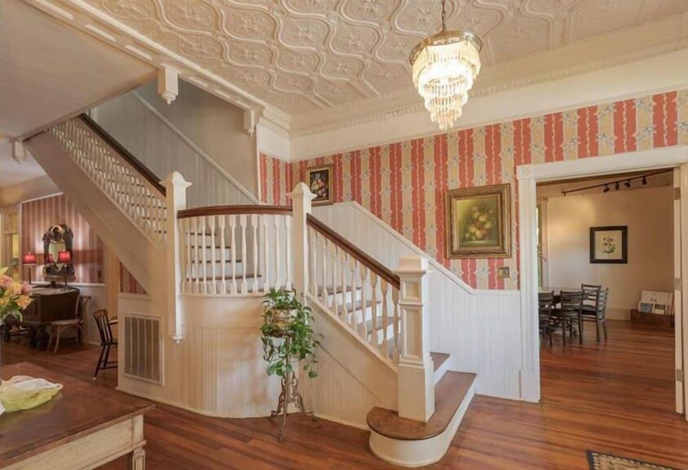 The Veranda Historic Inn 2