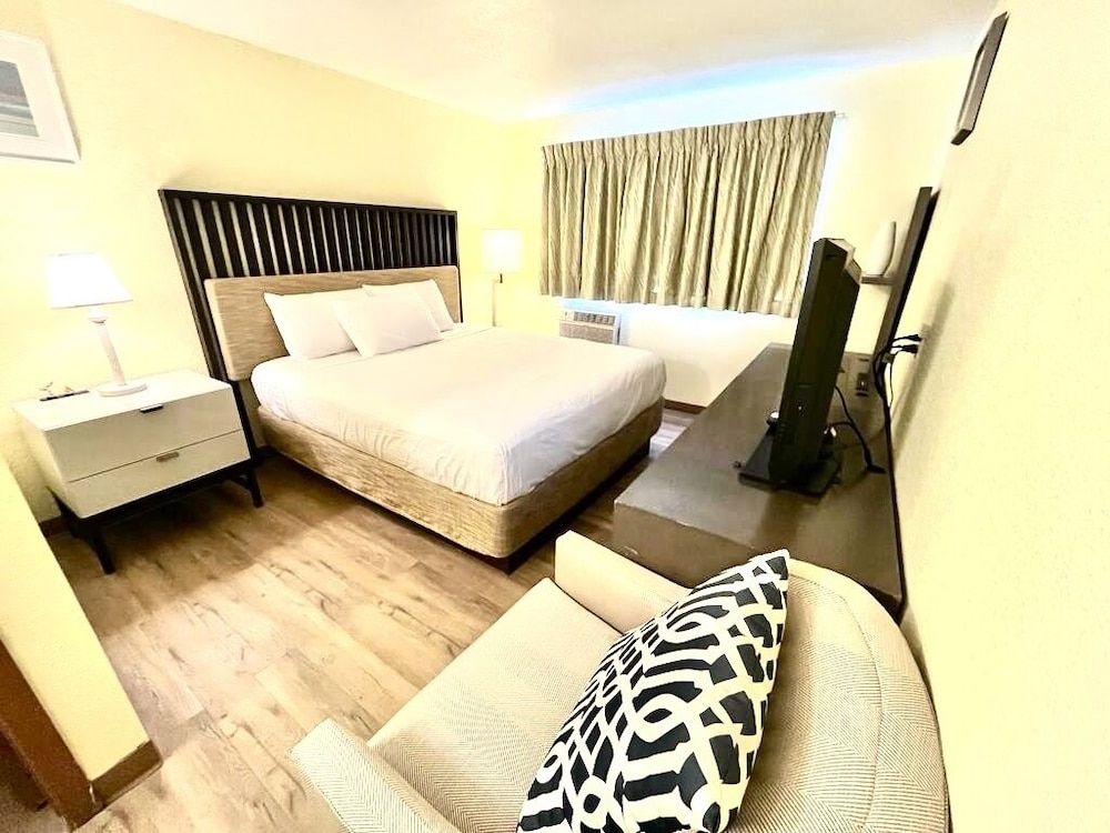 Moline Bell Hotel 3