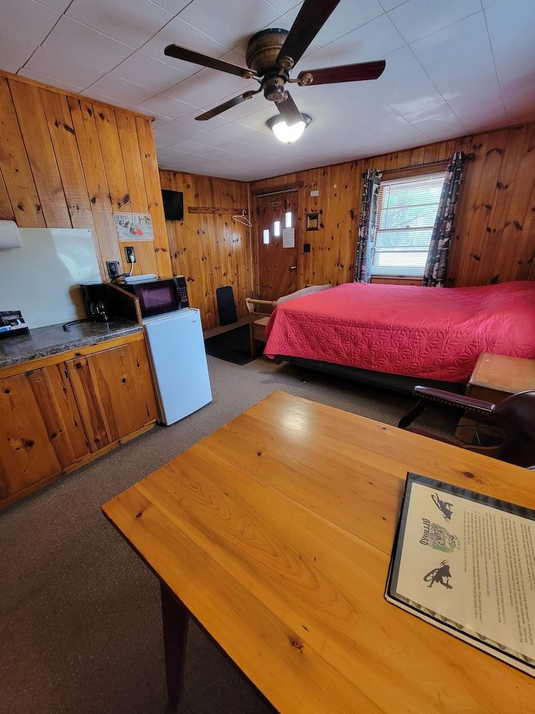 Two Rivers Motel and Cabins 3