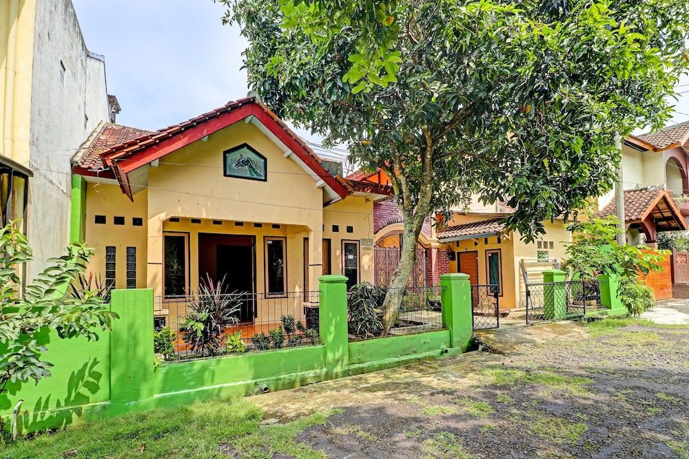 OYO Life 91478 Wisma Aura Syariah 2 estrellas en Ciamis