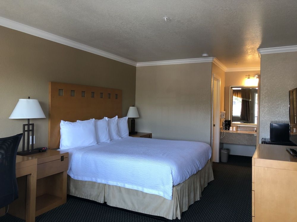 Lake Point Lodge 3