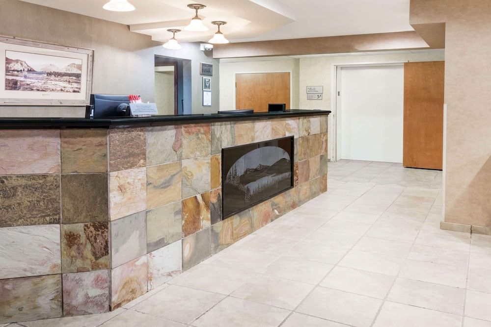 Ramada by Wyndham Frisco 3