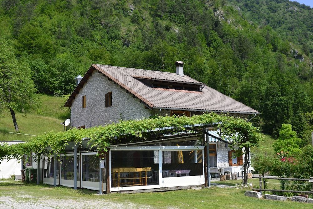 Agriturismo Pian Dei Tass -1 estrellas en Barcis