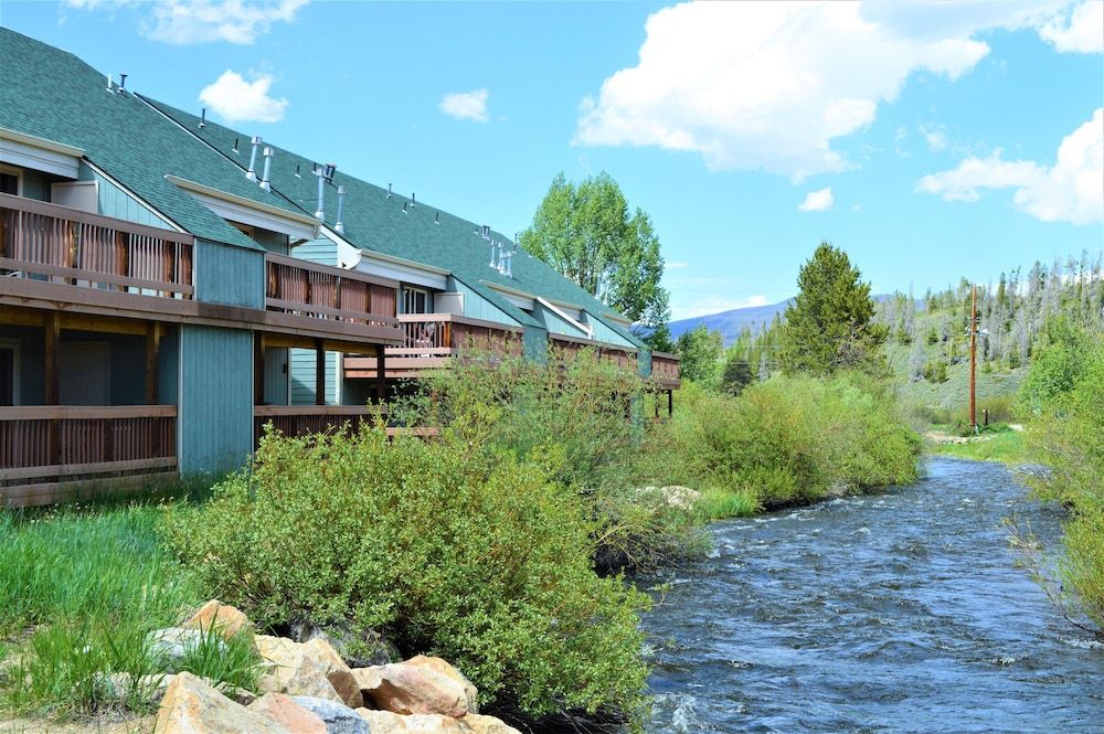 Twin Rivers Condominiums by Alderwood Colorado Management -1 estrellas en Fraser