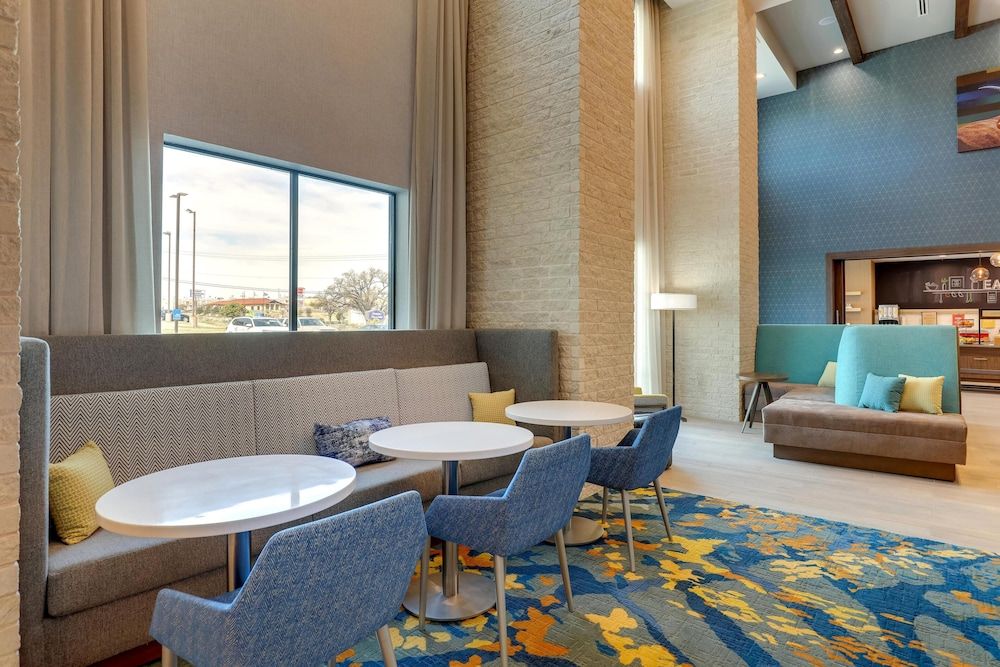 Hampton Inn & Suites Weatherford 2