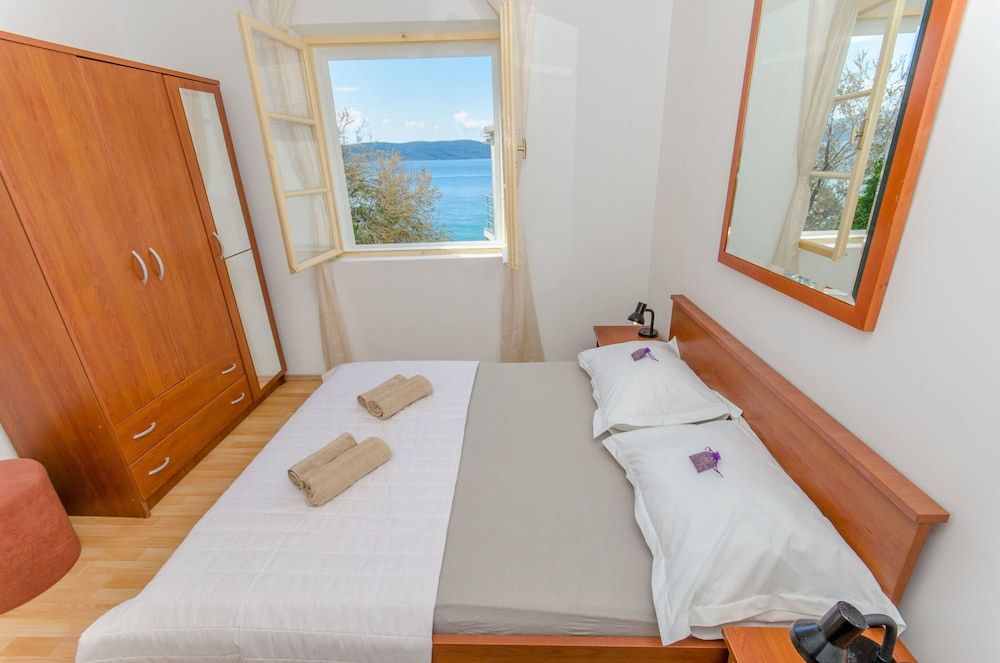 House Beach House Toma 3 estrellas en Živogošće