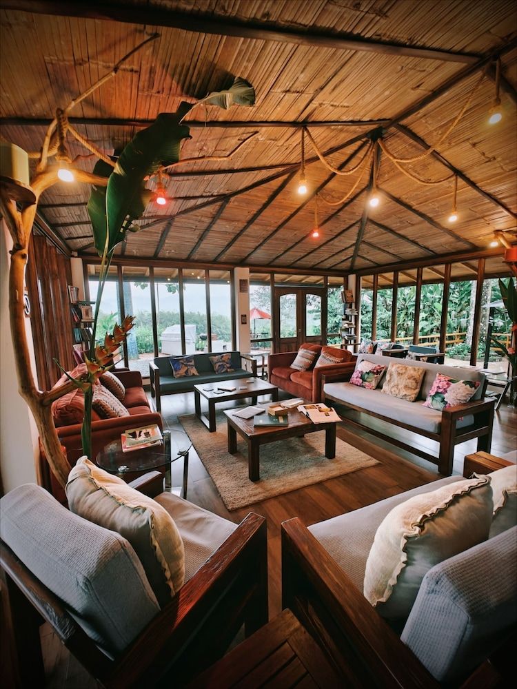 The River House 5 estrellas en Puerto Quito