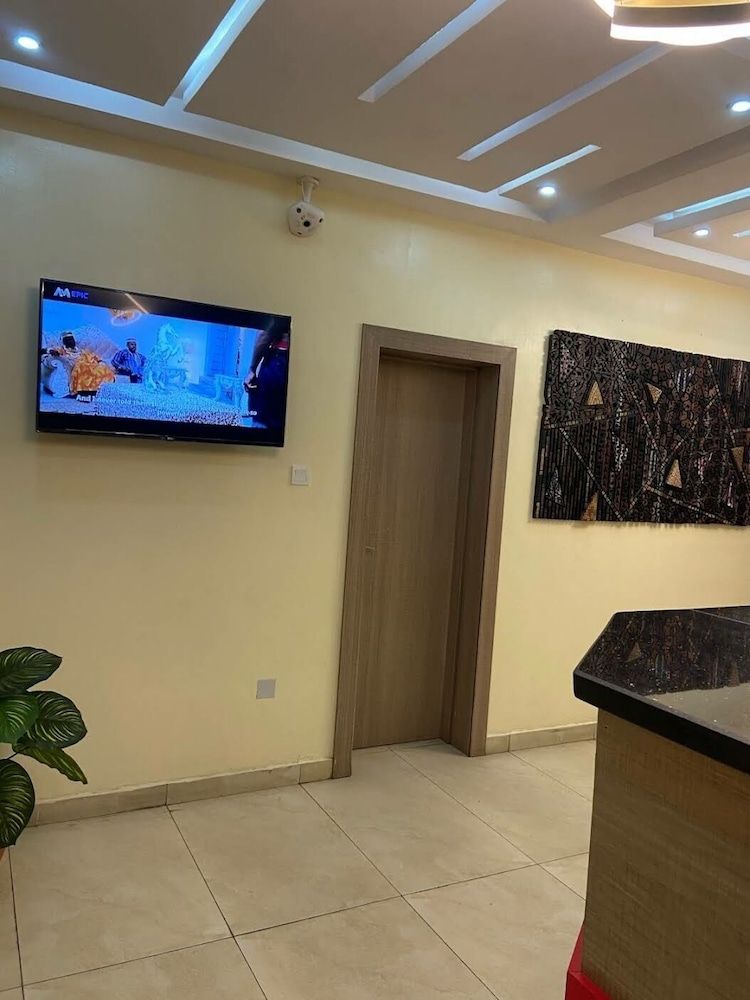 MITOS LUXURY SUITES -BODE THOMAS 2