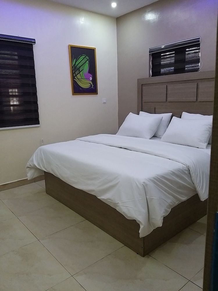 MITOS LUXURY SUITES -BODE THOMAS 3