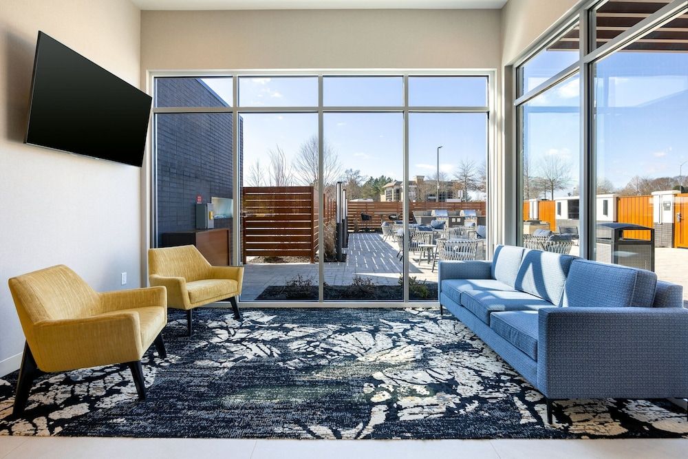 Fairfield Inn & Suites by Marriott Canton Riverstone Parkway 2