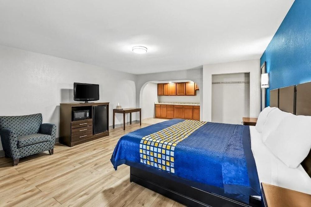 Red Carpet Inn and Suites 2
