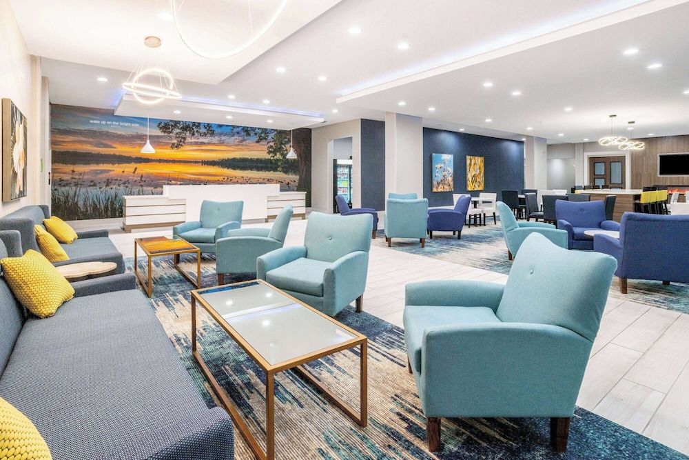 La Quinta Inn & Suites by Wyndham Valdosta 2
