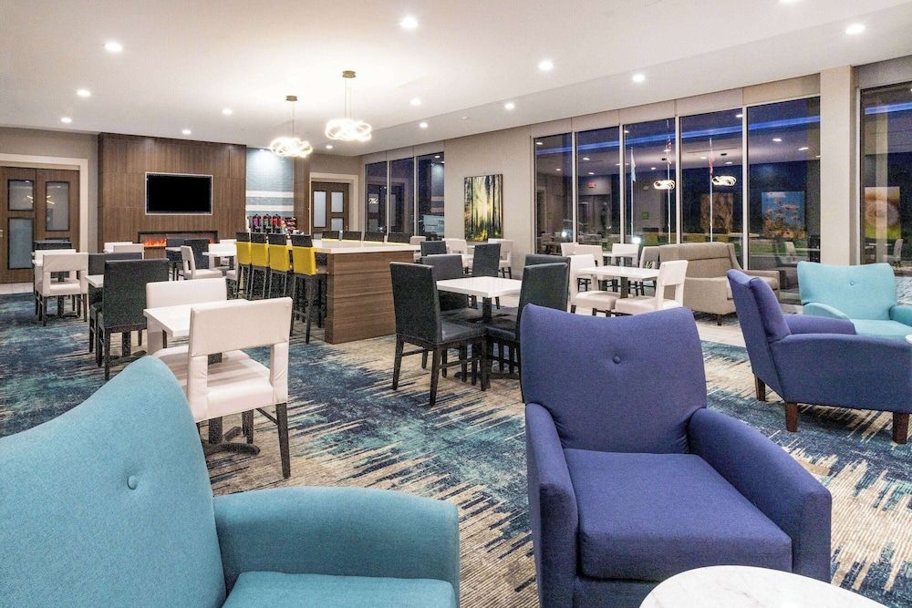 La Quinta Inn & Suites by Wyndham Valdosta 3