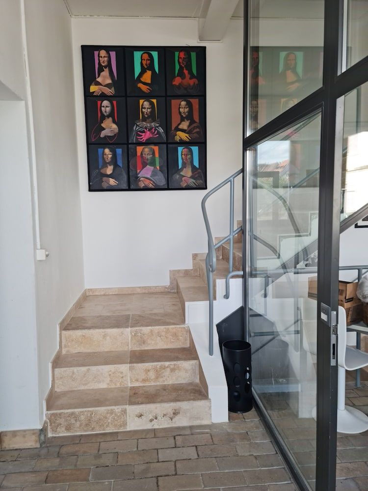 LA FACTORY by LNA -1 estrellas en Porrentruy