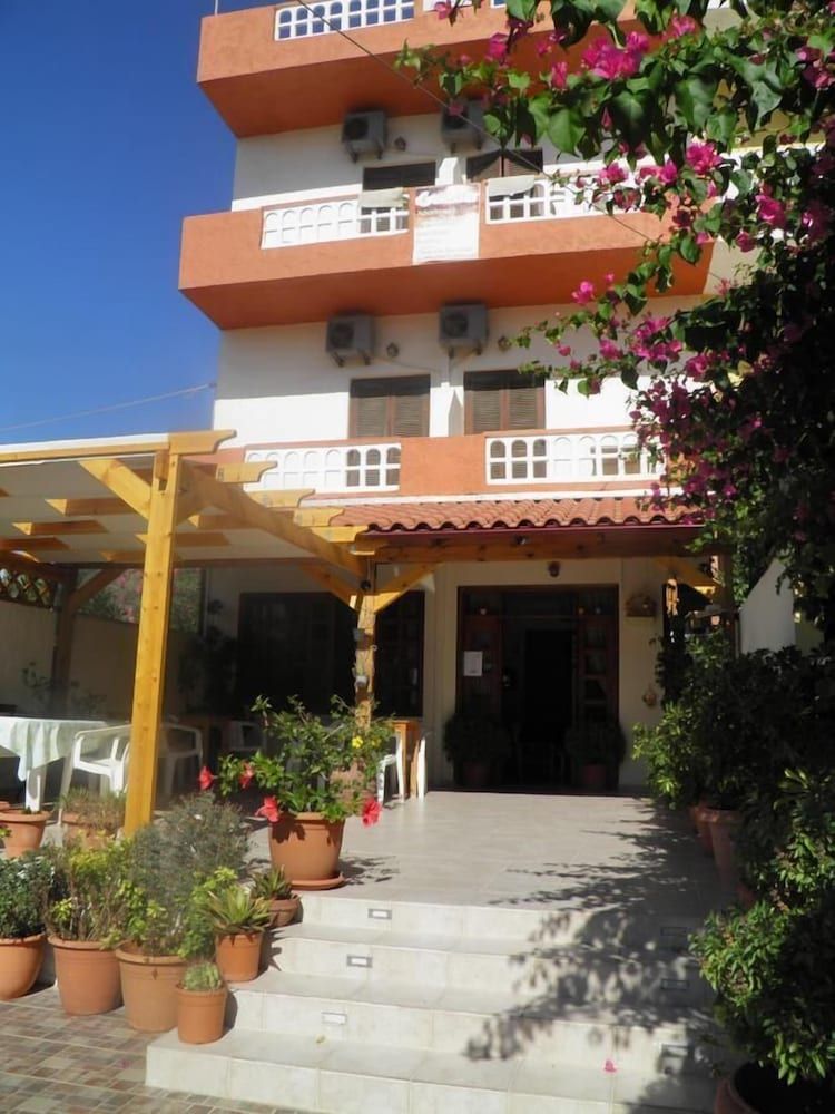 Galaxias Studios -1 estrellas en Kalamaki Heraklion