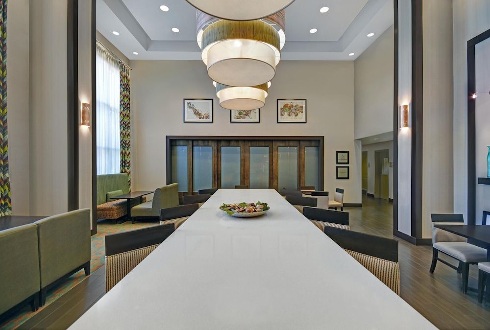 Hampton Inn & Suites Robbinsville 2
