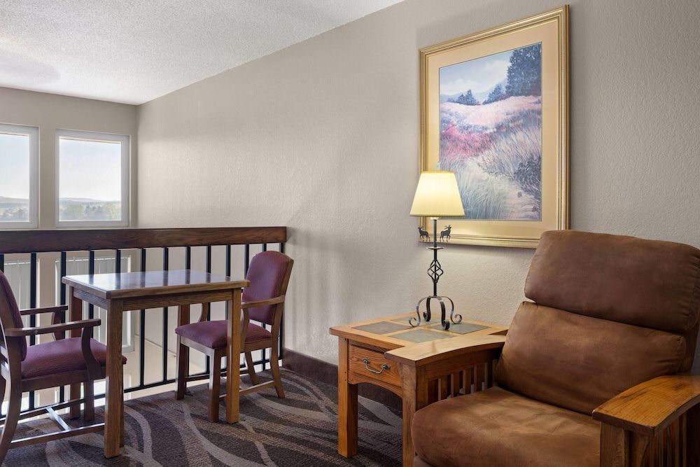 Super 8 by Wyndham Lewistown 3