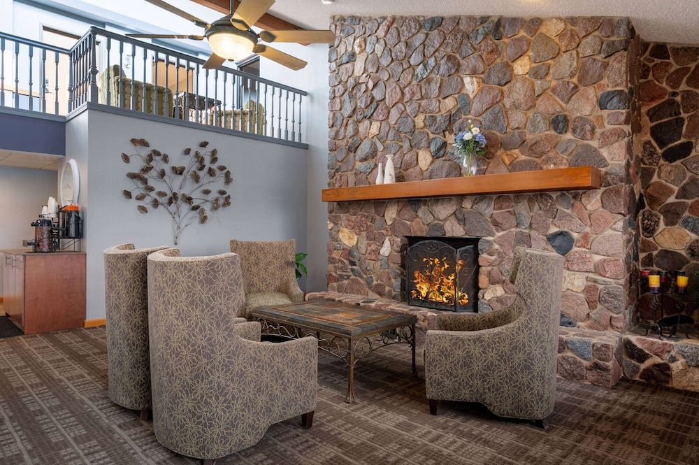 AmericInn by Wyndham Eau Claire 3