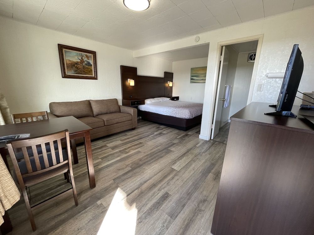 Holiday Motel 2