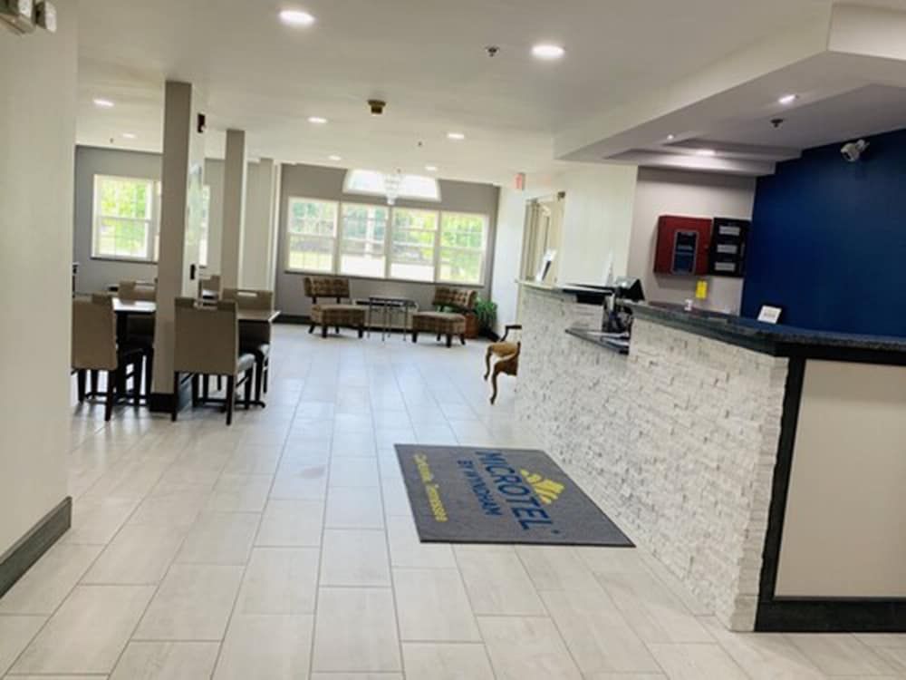 Microtel Inn & Suites by Wyndham Clarksville 2