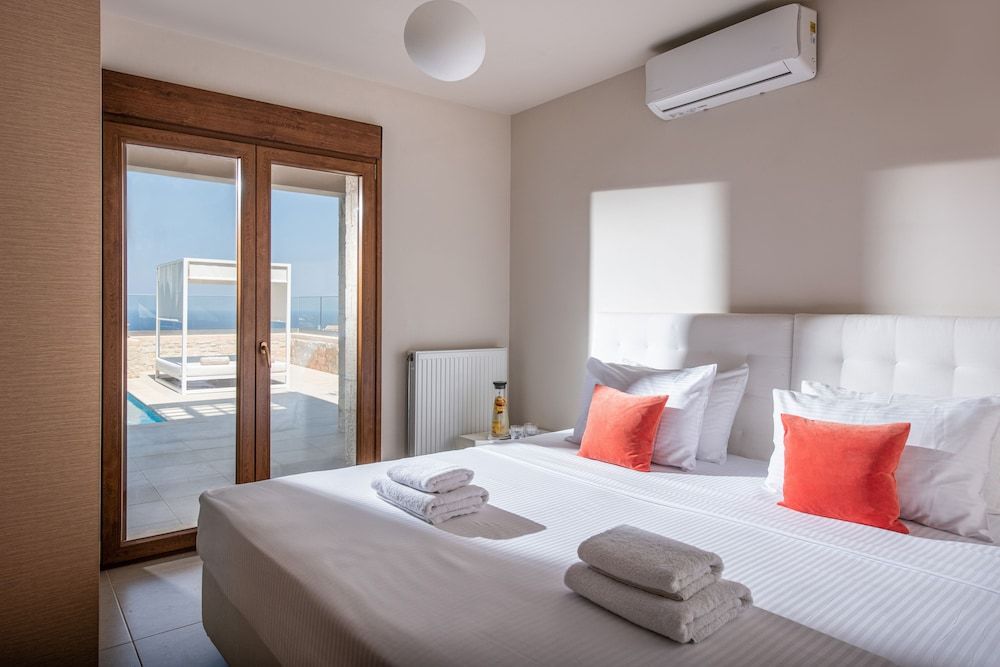 Omega House in Crete 2