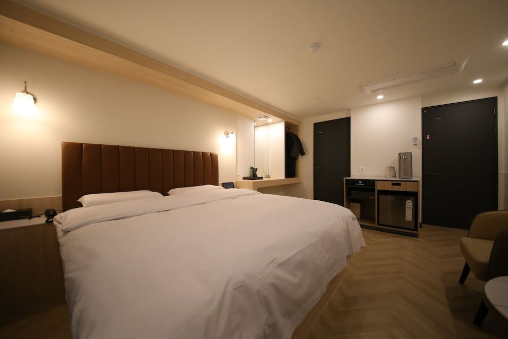 25 HOTEL 3