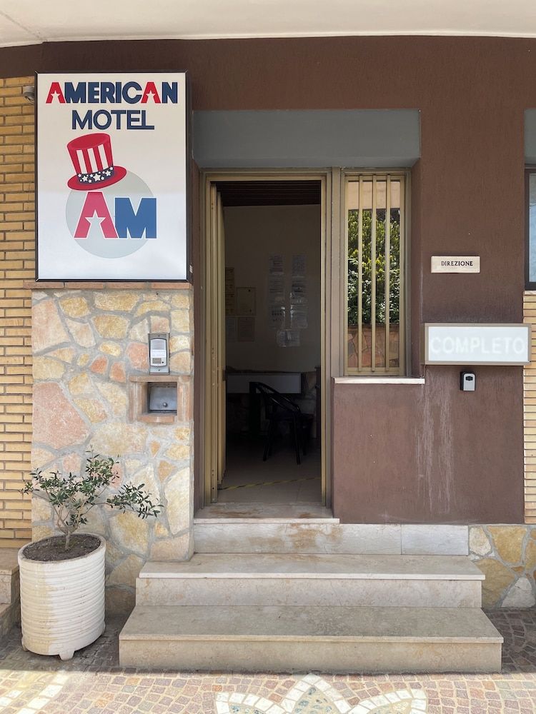 American Motel 2