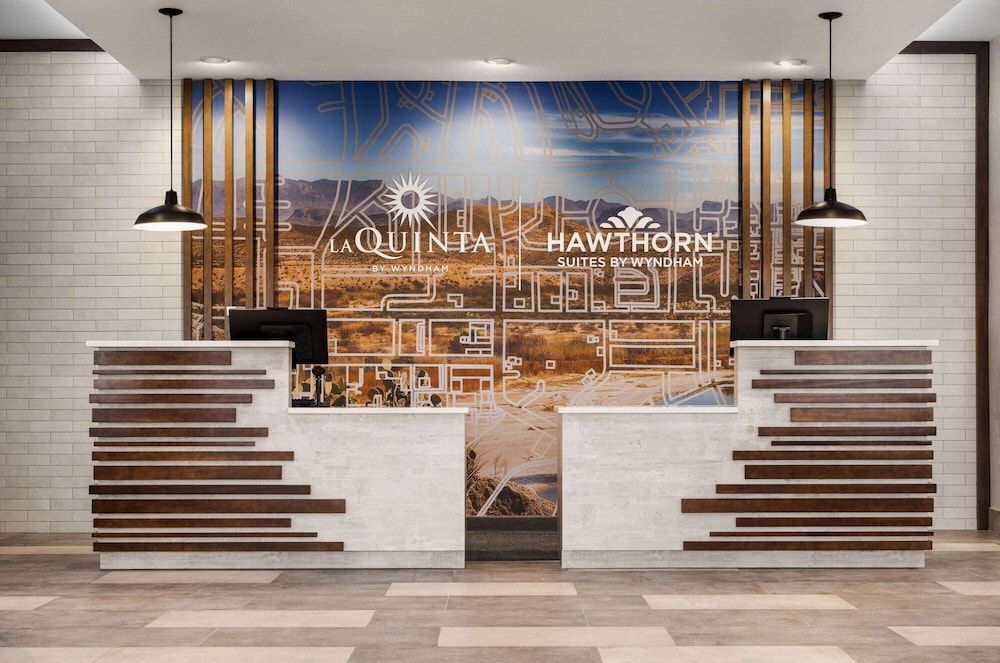 La Quinta Inn & Suites by Wyndham Del Rio 2