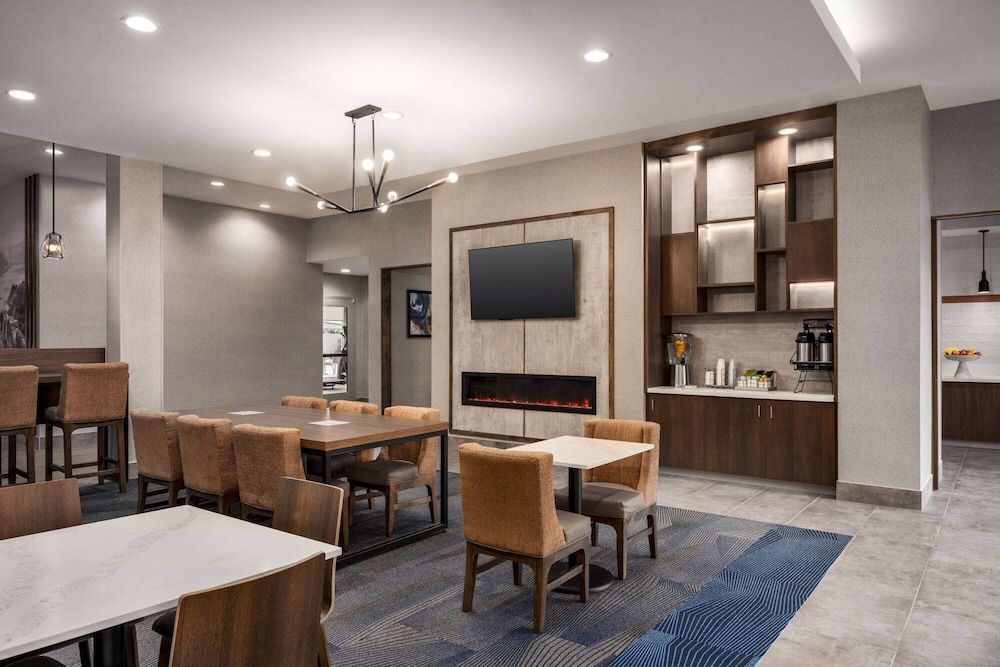 La Quinta Inn & Suites by Wyndham Del Rio 3