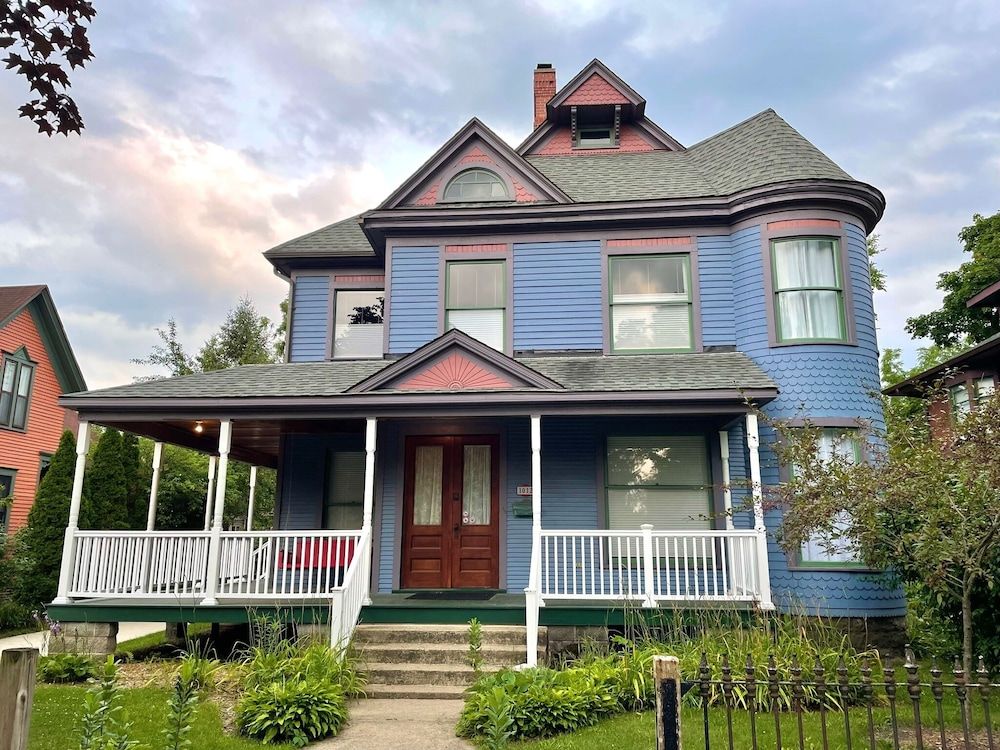 Art and Lodging -1 estrellas en South Bend