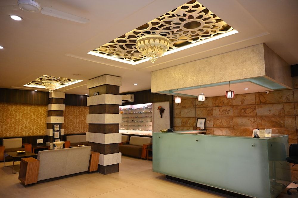 HOTEL CENTER POINT 2