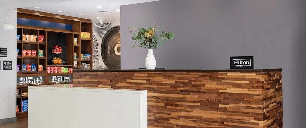 Hampton Inn Albertville 3