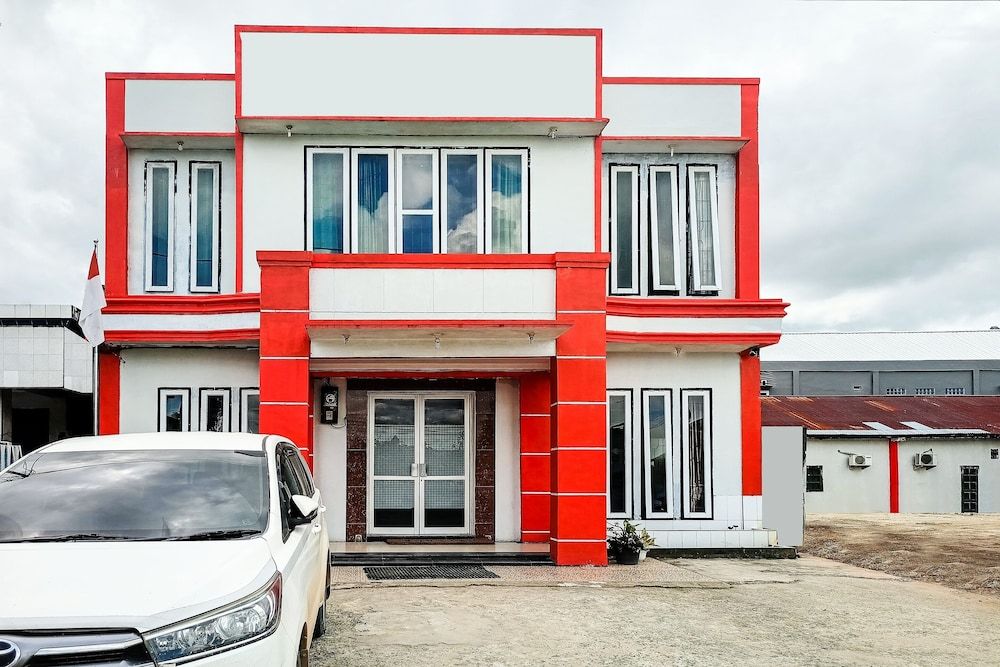 Hotel O Lima Dara 2 estrellas en Tanjungselor