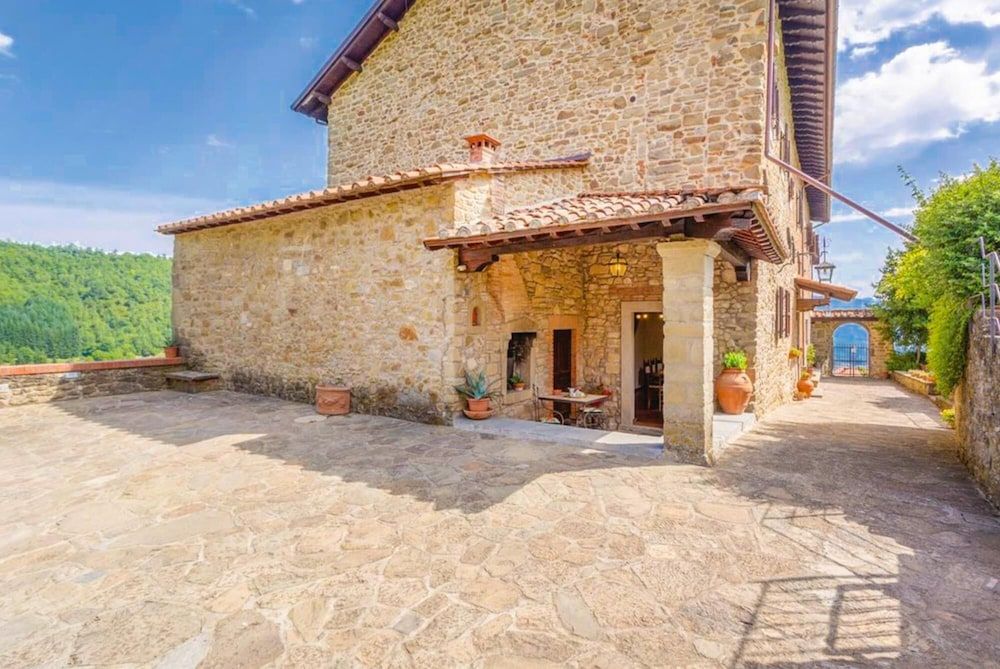 Villa Il Castello in Ortignano Raggiolo -1 estrellas en Ortignano Raggiolo