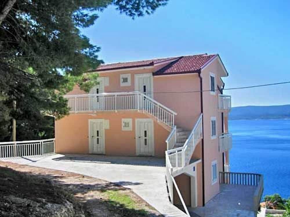Apartments Adriatic Blue With Pool 3 estrelas em Mimice
