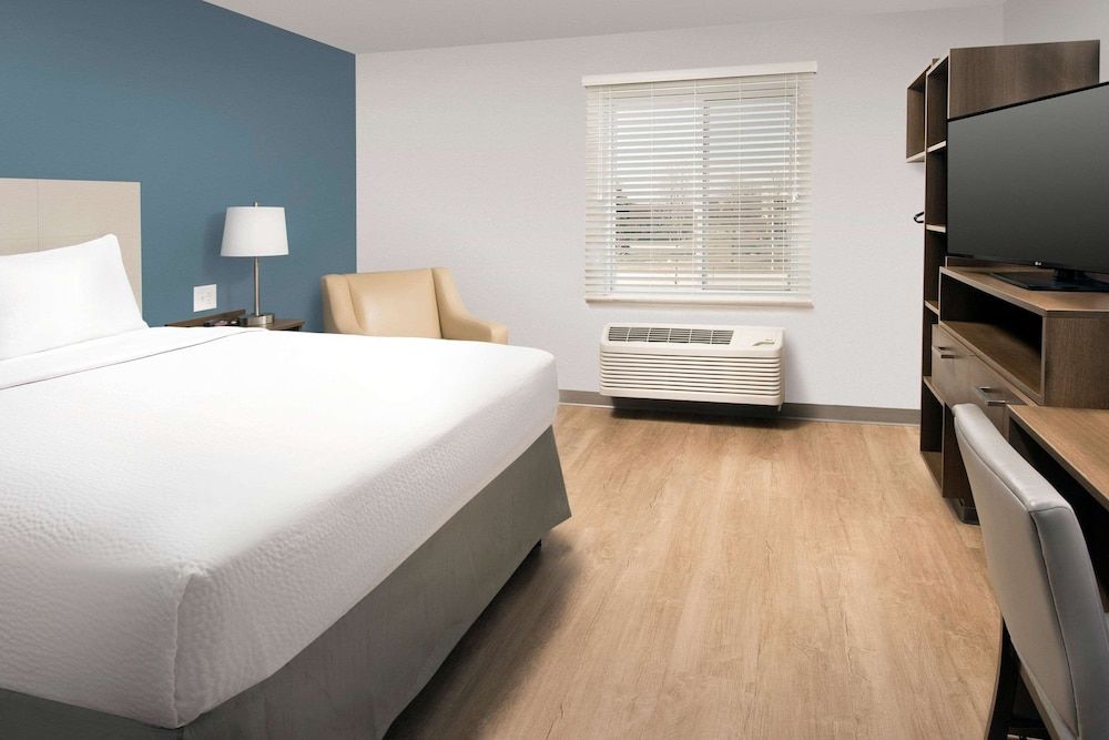 WoodSpring Suites Chicago Tinley Park 3