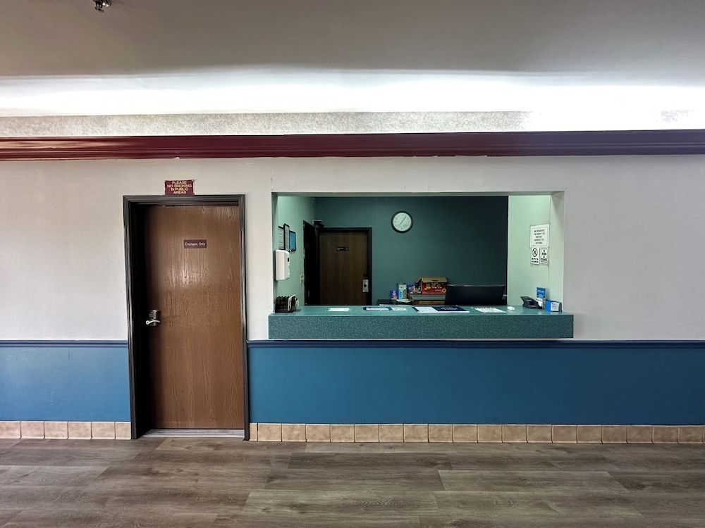 Budget Inn, Hwy 41 2