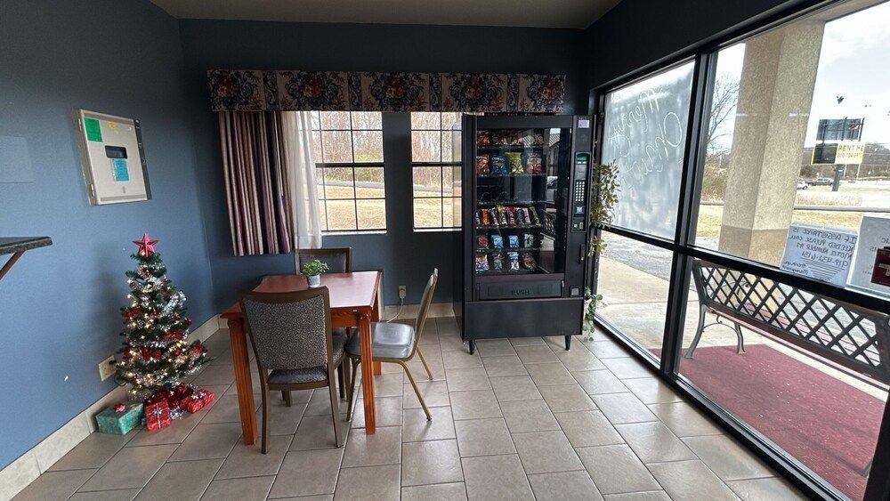 HiWay Inn Express Kiowa Hwy 69 3