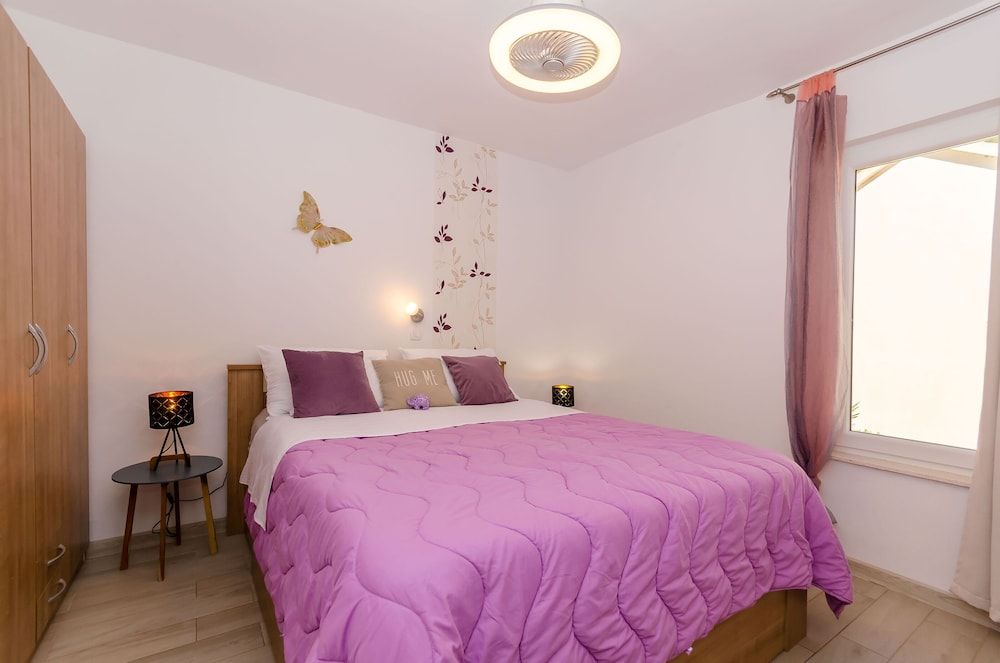 Apartments Apollo 3 étoiles à Zastražišće