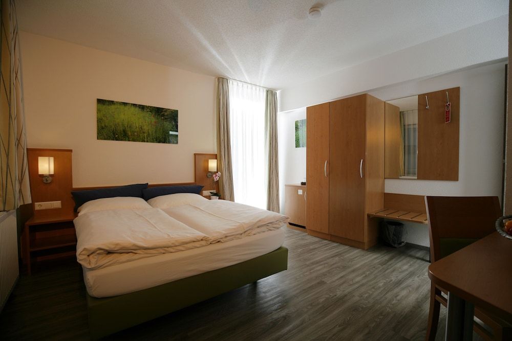Hotel Drei Kaiserberge -1 estrelas em Göppingen